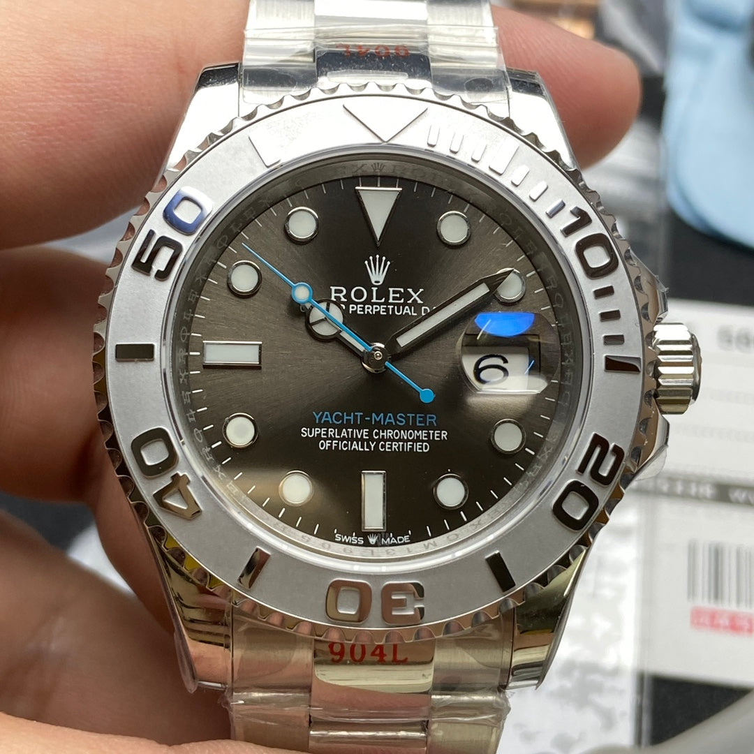 Luxury - Grey - Steel and platinum- Automatic -40mm