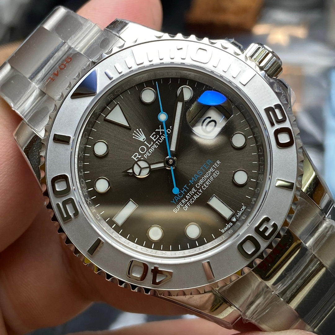 Luxury - Grey - Steel and platinum- Automatic -40mm