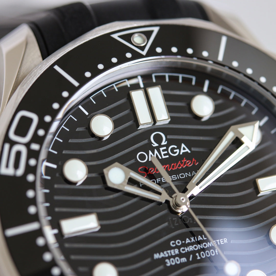 Top Version -210.32.42.20.01 - Black Rubber - Automatic - 42mm
