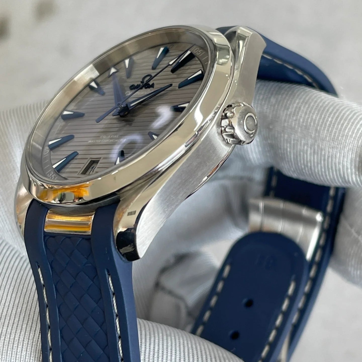 220.12.41.21.06.001- Grey -Blue Rubber- Automatic -41mm