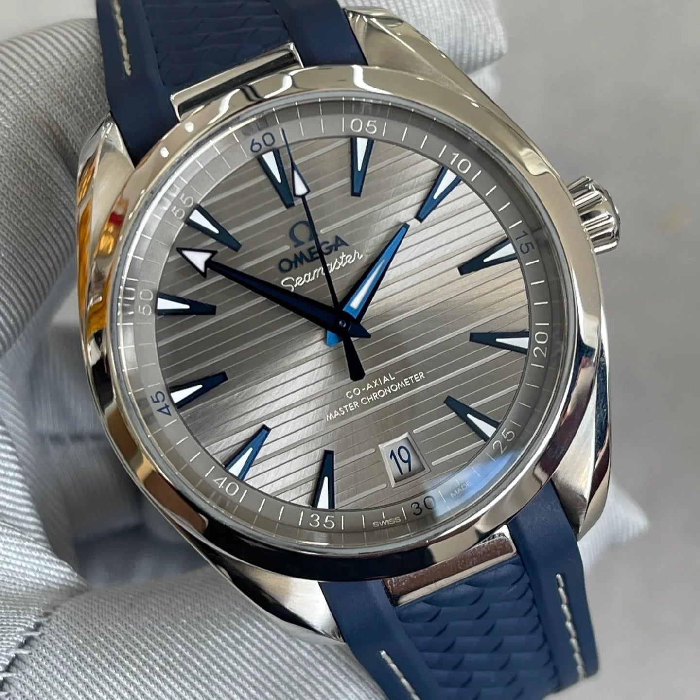 220.12.41.21.06.001- Grey -Blue Rubber- Automatic -41mm