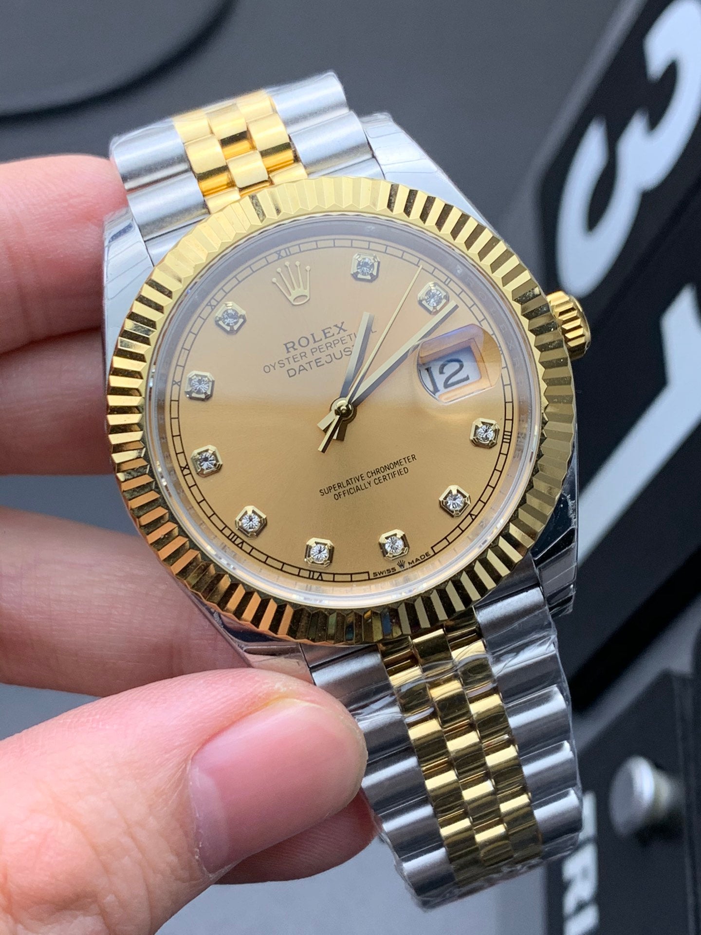 Yellow Gold - 904L Steel - Automatic- 41mm