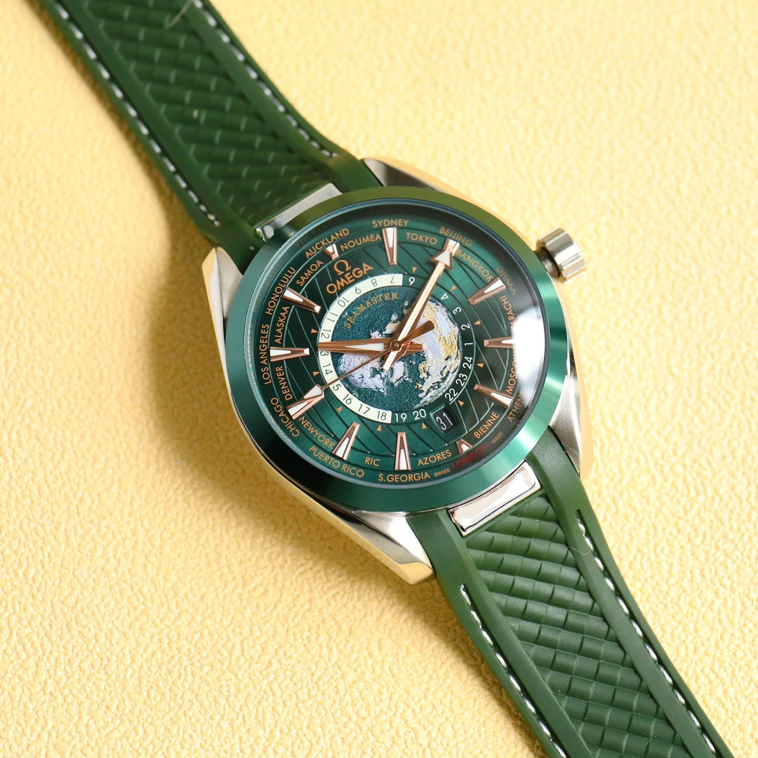 Green World Map - Green Rubber - Automatic - 43mm
