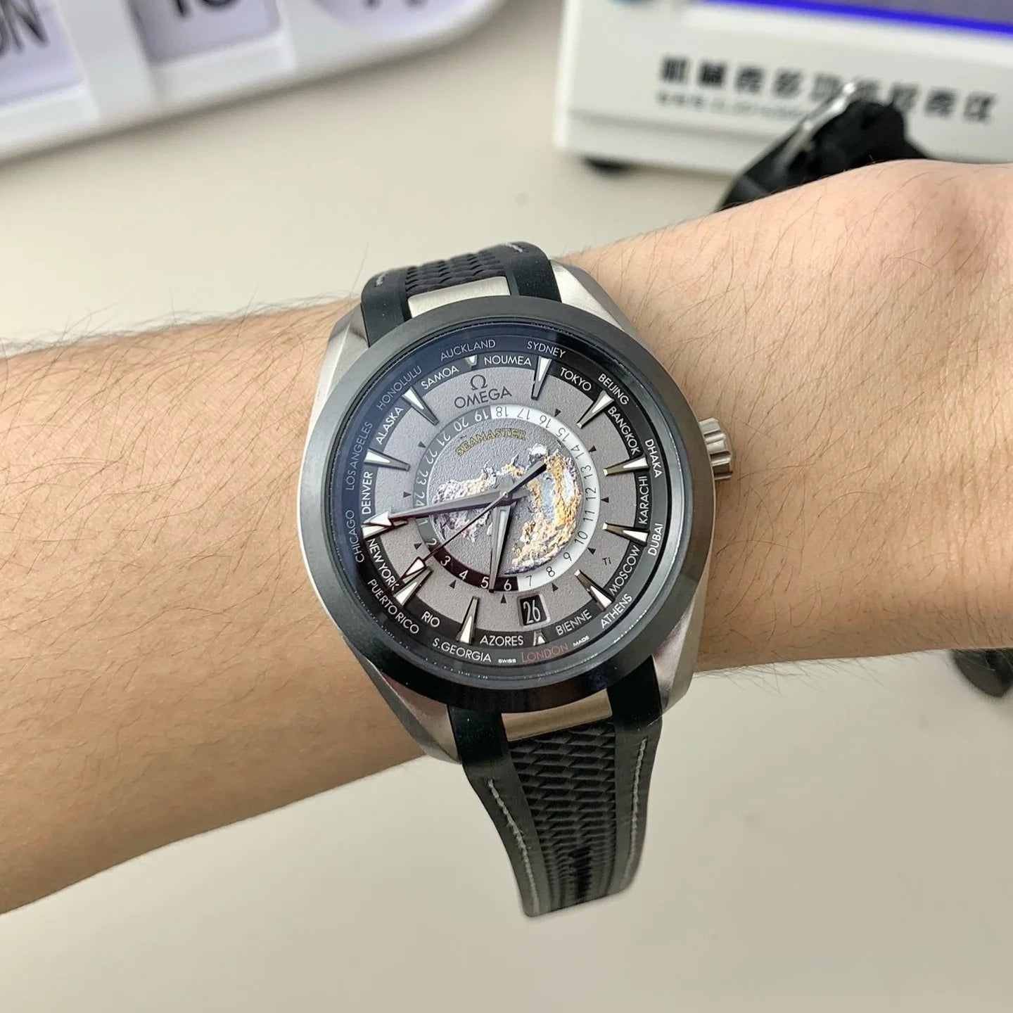 Grey Steel - Black Rubber - Automatic - 43mm