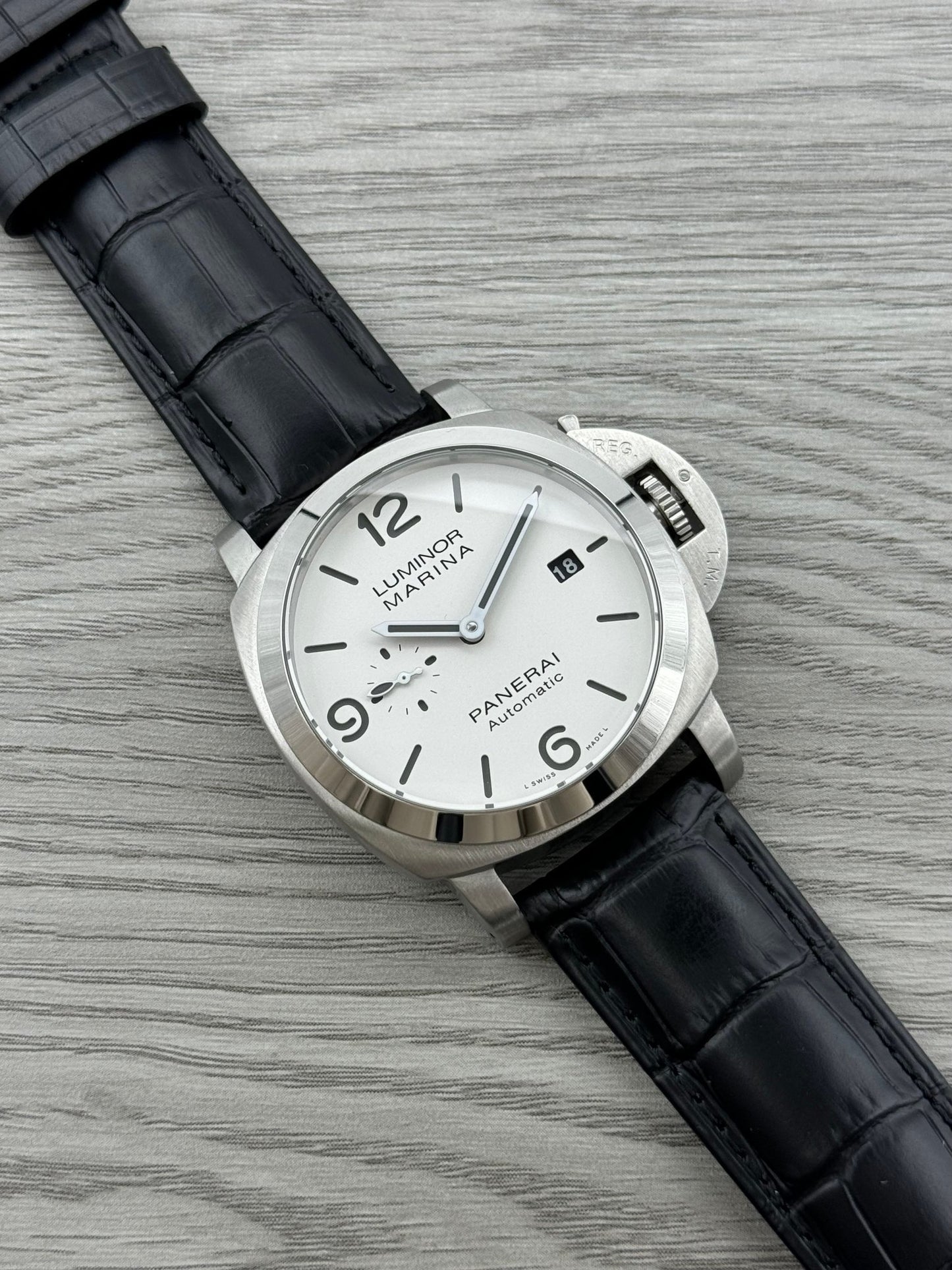White - 904L Steel - Black Leather -Automatic - 44mm