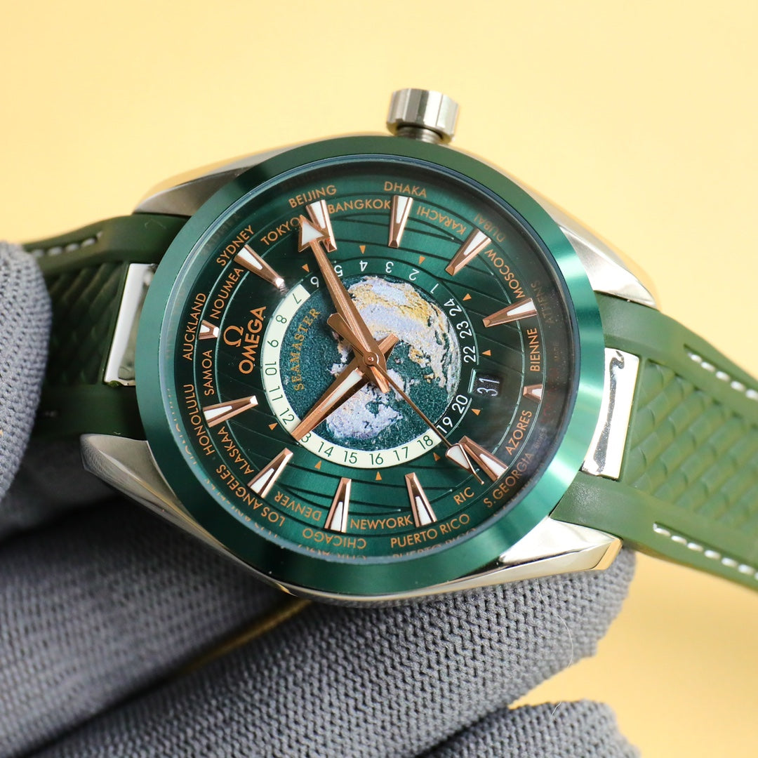 Green World Map - Green Rubber - Automatic - 43mm