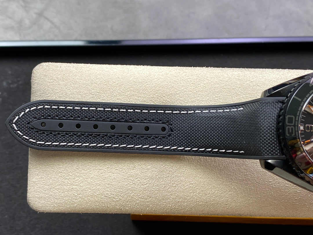 Black Steel - Black Rubber - Automatic - 43mm