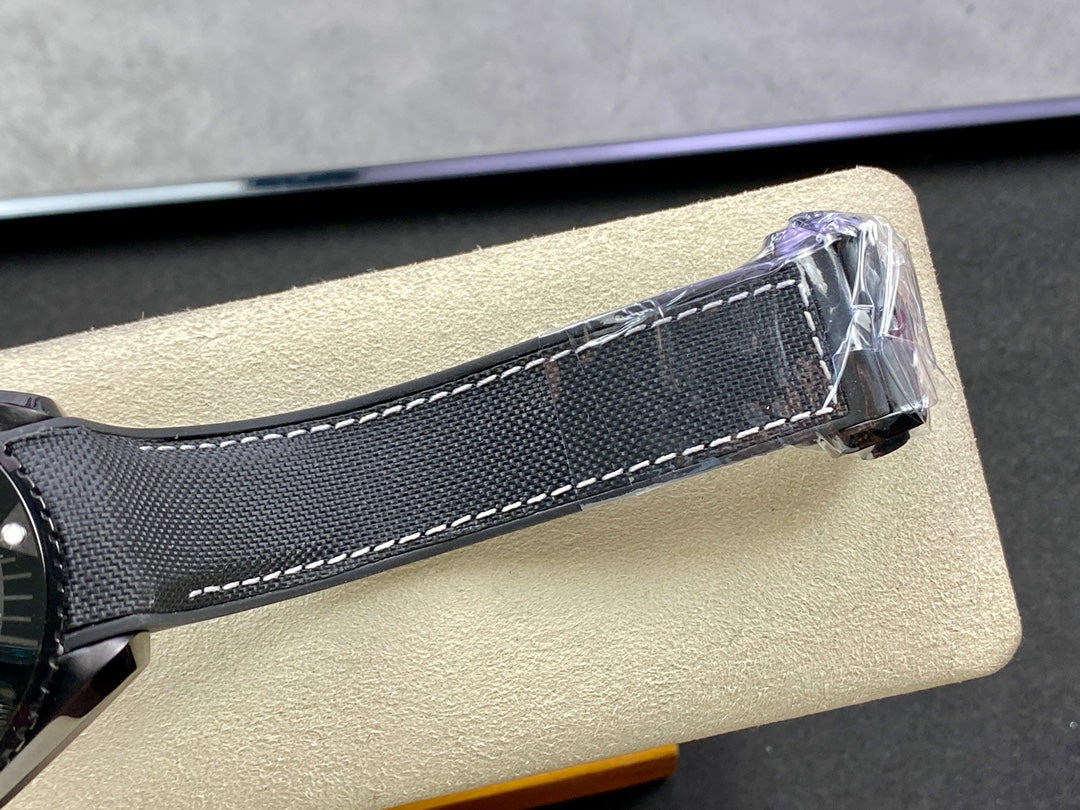 Black Steel - Black Rubber - Automatic - 43mm