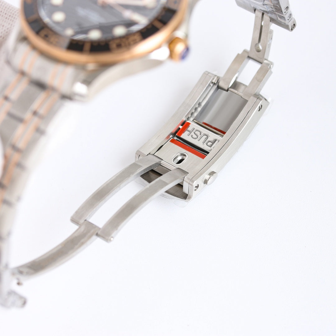 Top Version-210.20.42.20.01.002- Black face - 904L Steel -Free rubber stap -Automatic - 42mm