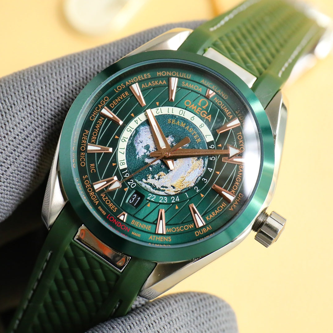 Green World Map - Green Rubber - Automatic - 43mm