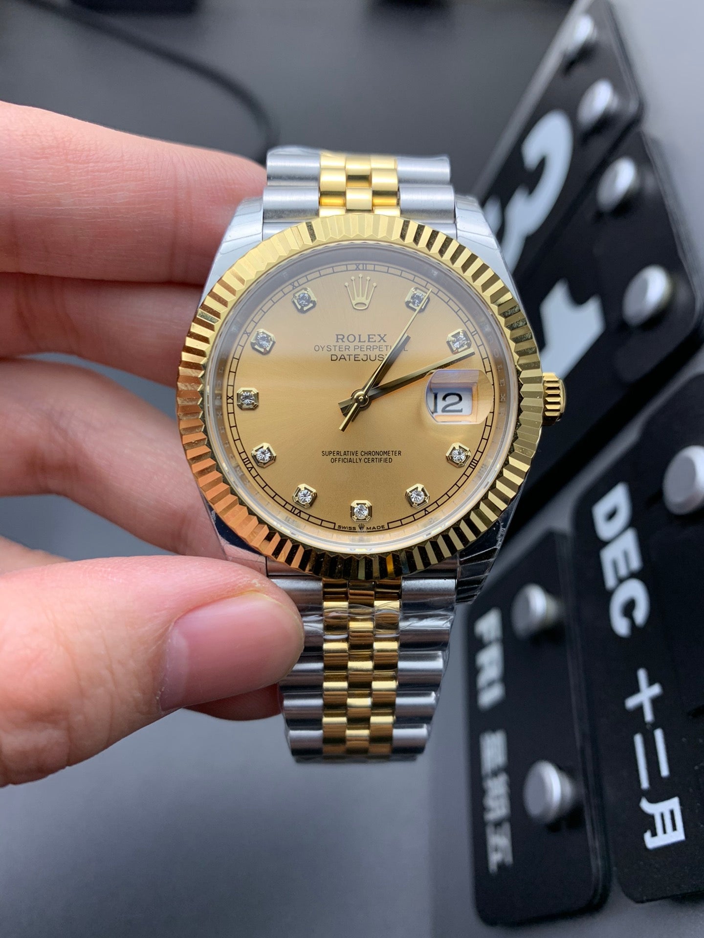 Yellow Gold - 904L Steel - Automatic- 41mm