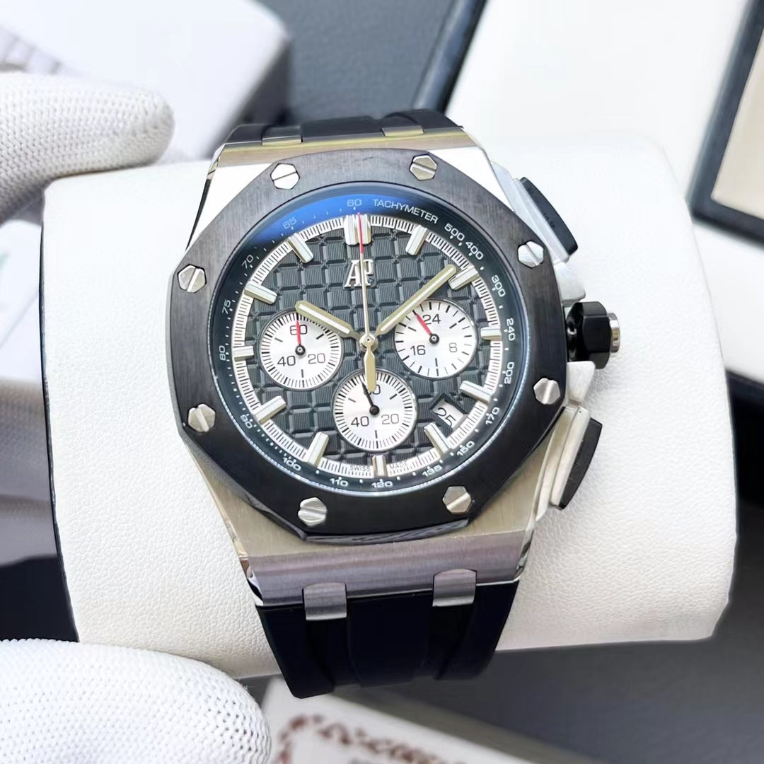 Chronograph - Ceramic Bezel - 904L Steel - Quartz- 43mm