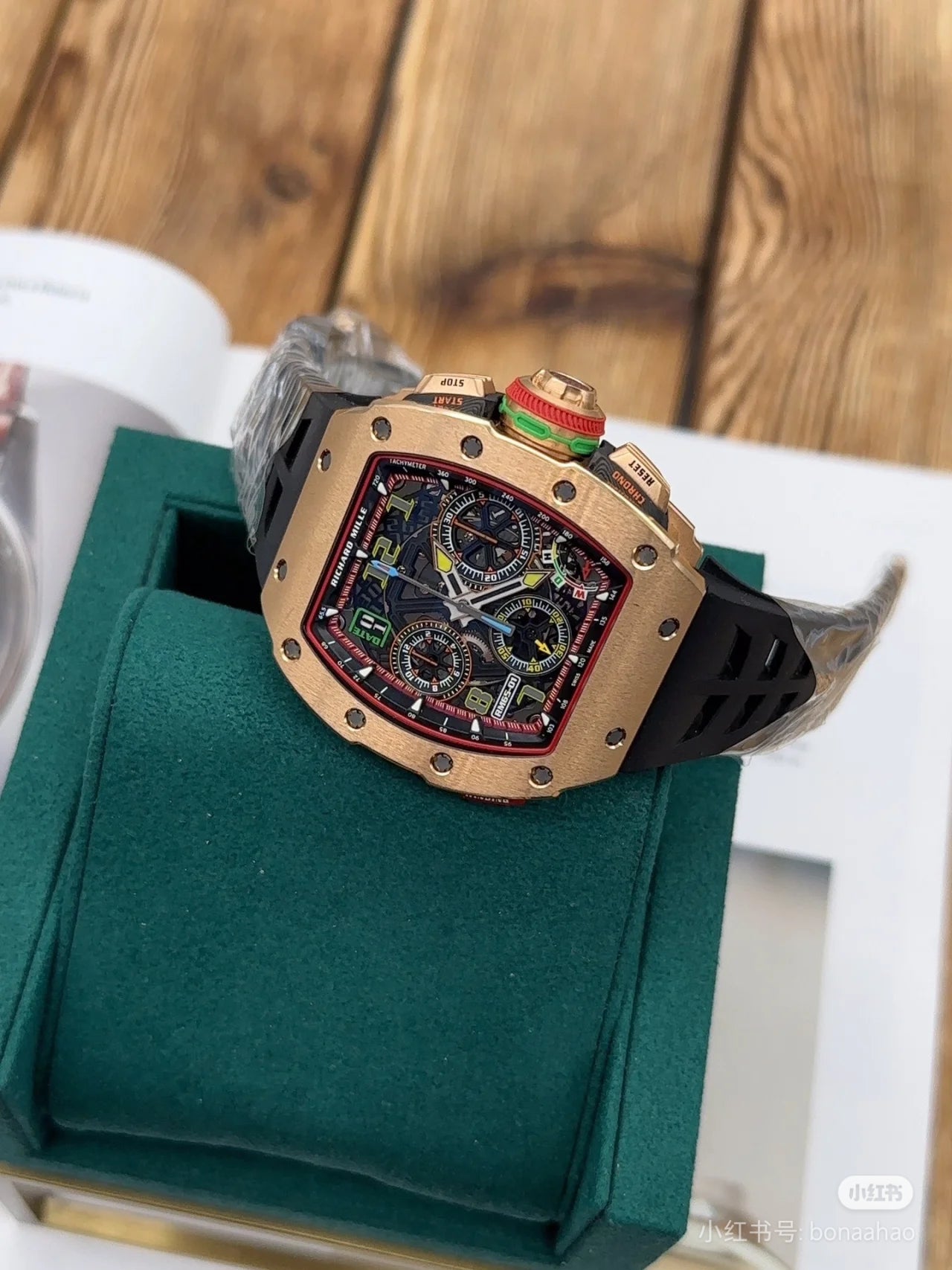 Chronograph - Rosegold Ceramic- Black Rubber- Quartz - 41*49mm