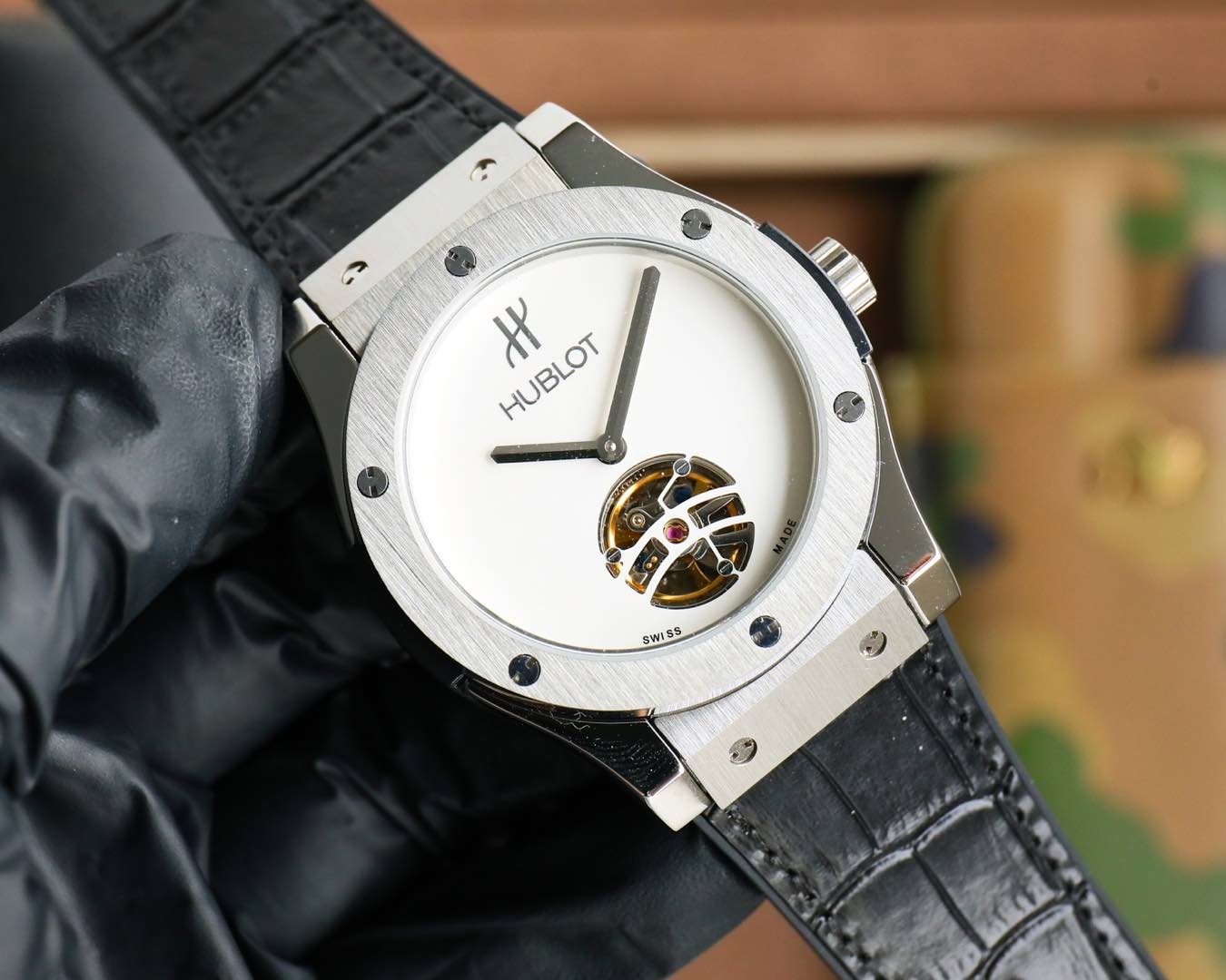 White - Black Leather - Automatic - 45mm